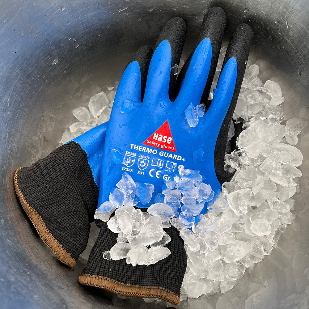 Winterhandschuh aus 15G Polyester, Latex/ schaum, Touch, LM »Thermo Guard+« blau schwarz, auf Eis.