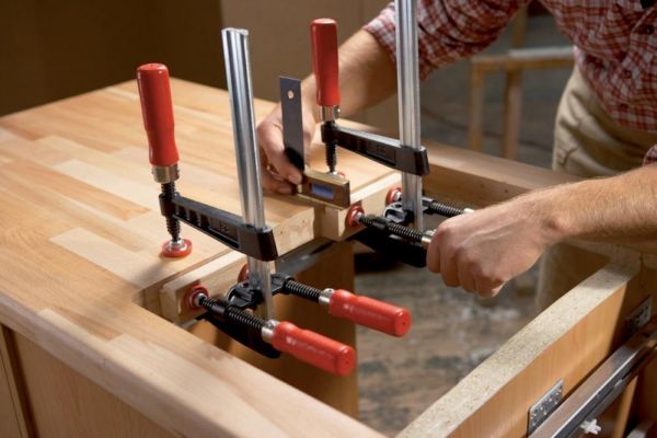 BESSEY® Kantenzwinge KT 2 Spindeln - bekommst Du bei HUG Technik ♡